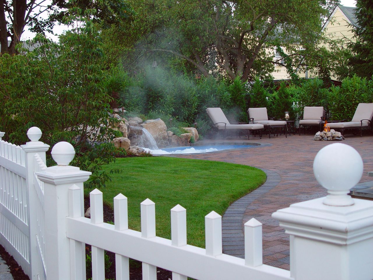 Pool/Spa Combo for Small Backyard: