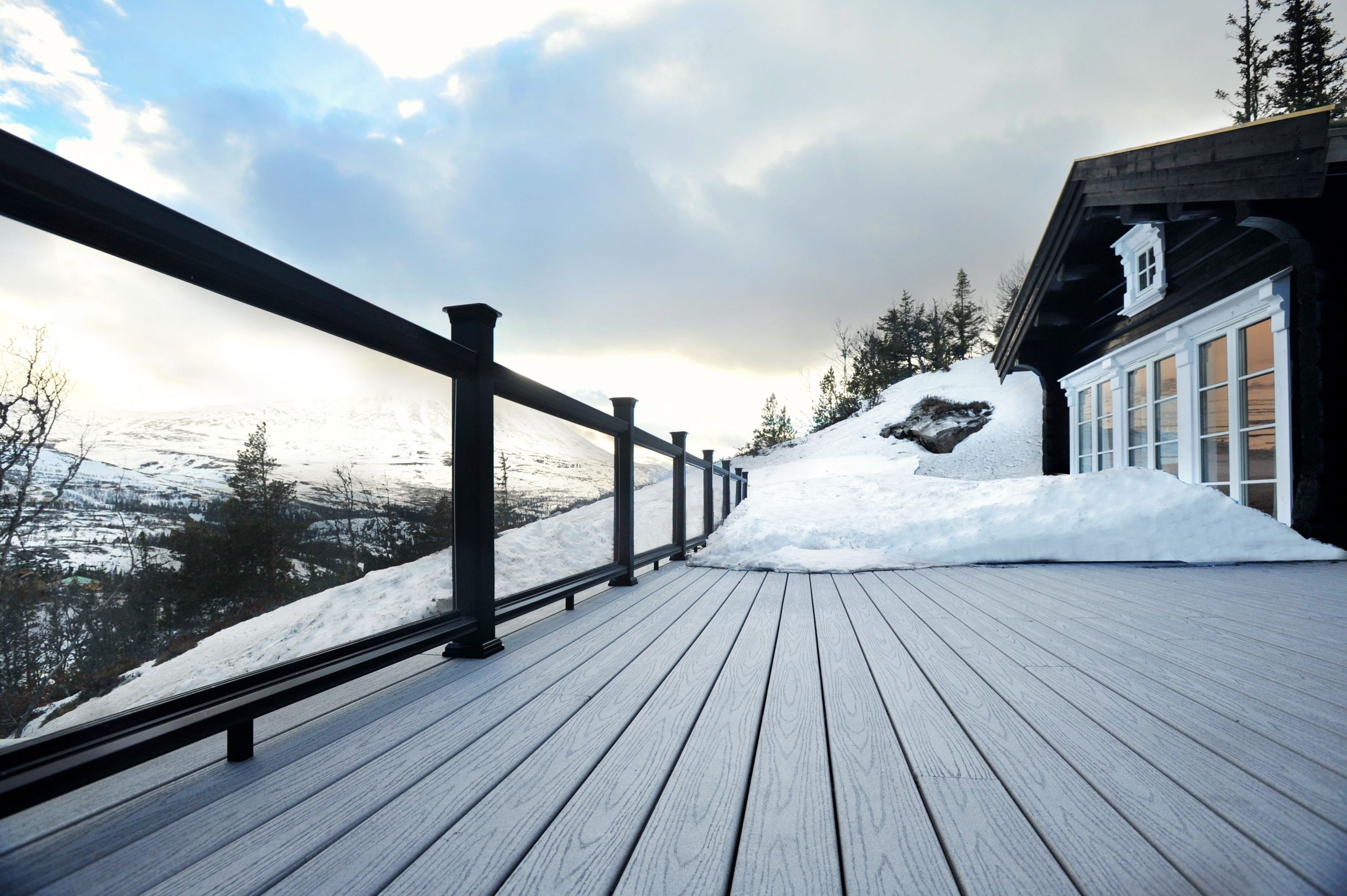 Remove Snow from Your Deck/Photo Fiberon