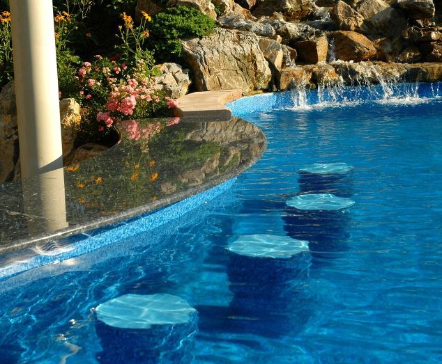 Swimming Pool Water Features: 