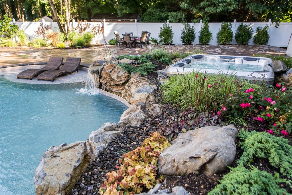 20 Beautiful Pool Landscaping Ideas for Creating a Relaxing Oasis